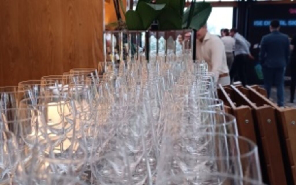 Impressionen des Sixteen:Nine-Mixers vor der ISE 2026 (Foto: invidis)