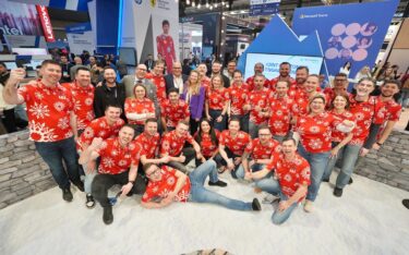 Teams von Maverick und Shure auf der ISE 2026 (Foto: TD Synnex / Shure)