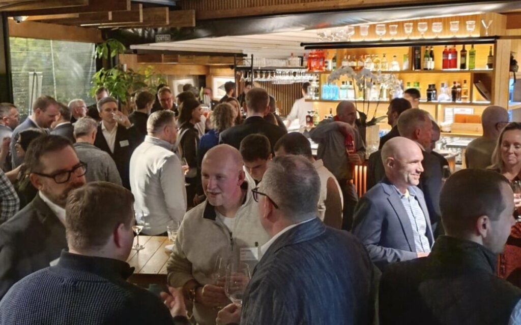 Impressionen des Sixteen:Nine-Mixers vor der ISE 2026 (Foto: invidis)