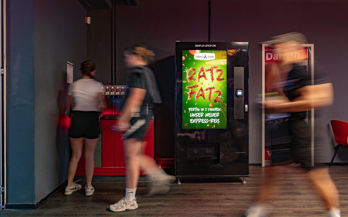 Müller Müller rollt eine DooH-Kampagne auf Vending-Automaten von Simlix Solutions in Gyms aus. (Foto: Müller Mühle)