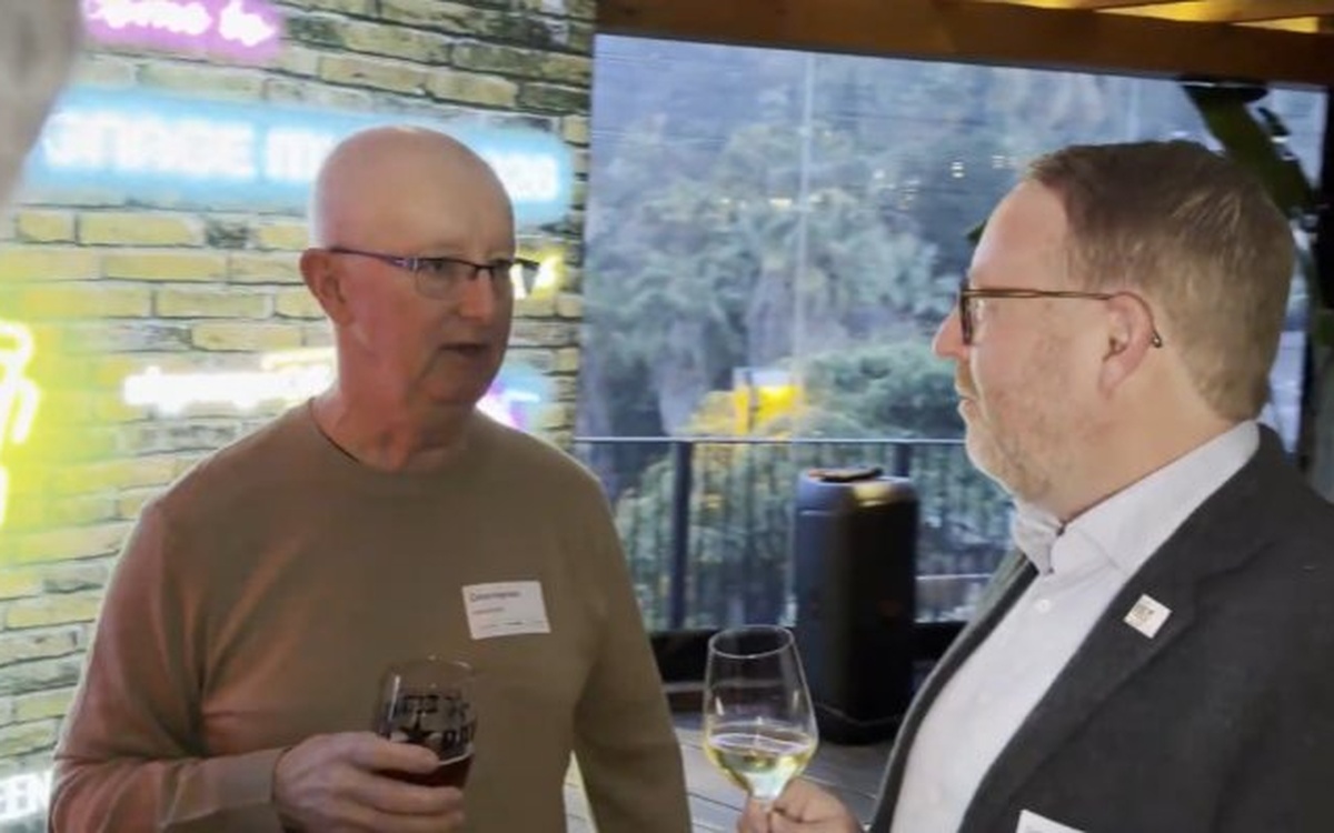 Impressionen vom Sixteen-Nine-Mixer vor der ISE 2025: Preisträger Dave Haynes (Foto: invidis)