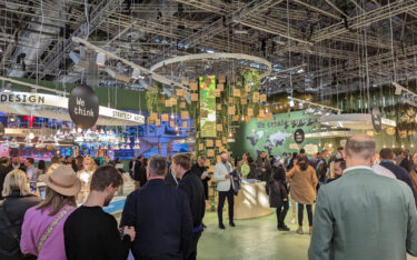 BU: Der Stand von Umdasch The Store Makers auf der Euroshop 2023. (Foto: invidis)