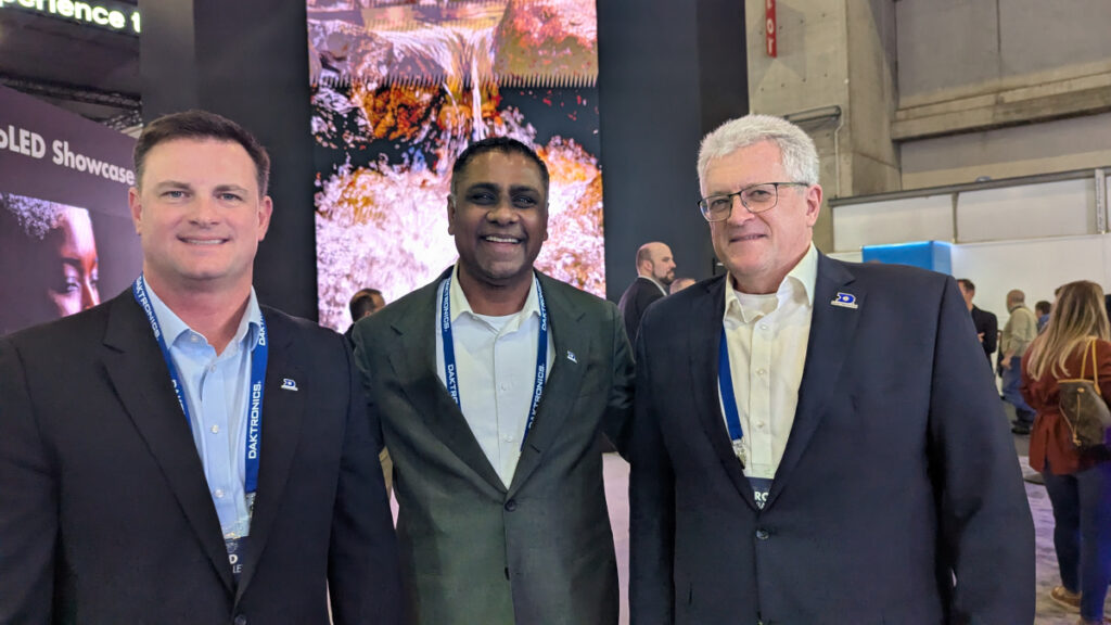 Judd Guthmiller, Ramesh Jayaraman und Rolf Bauer von Daktronics (von links; Foto: invidis)