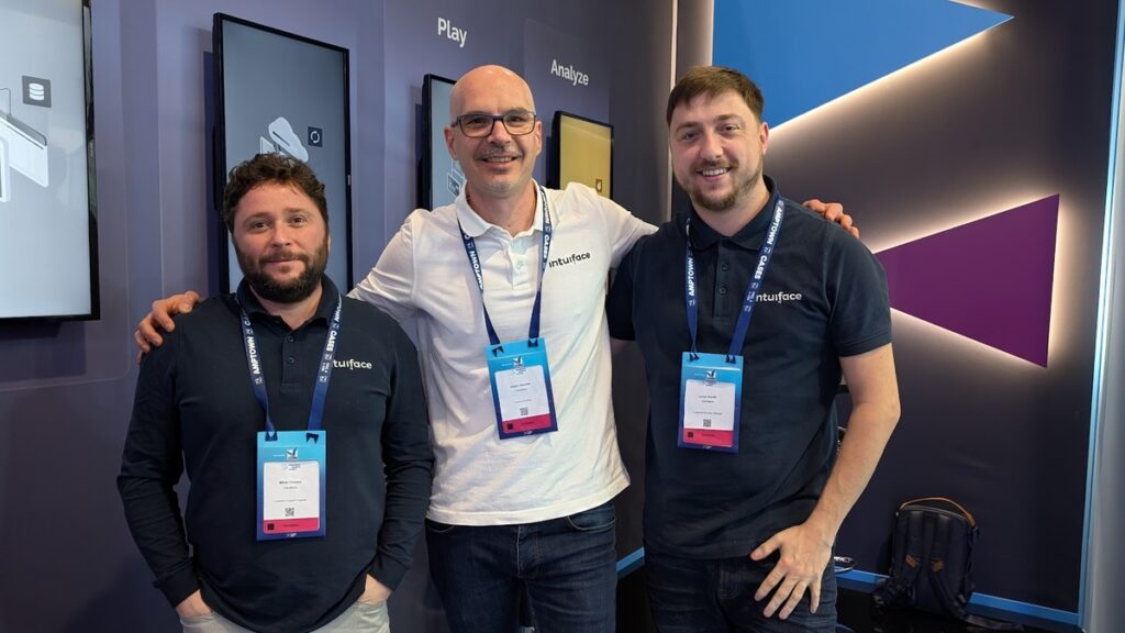 Mihai Floares, Alban Hermet und Louie Smith von Intuiface (von links; Foto: invidis)