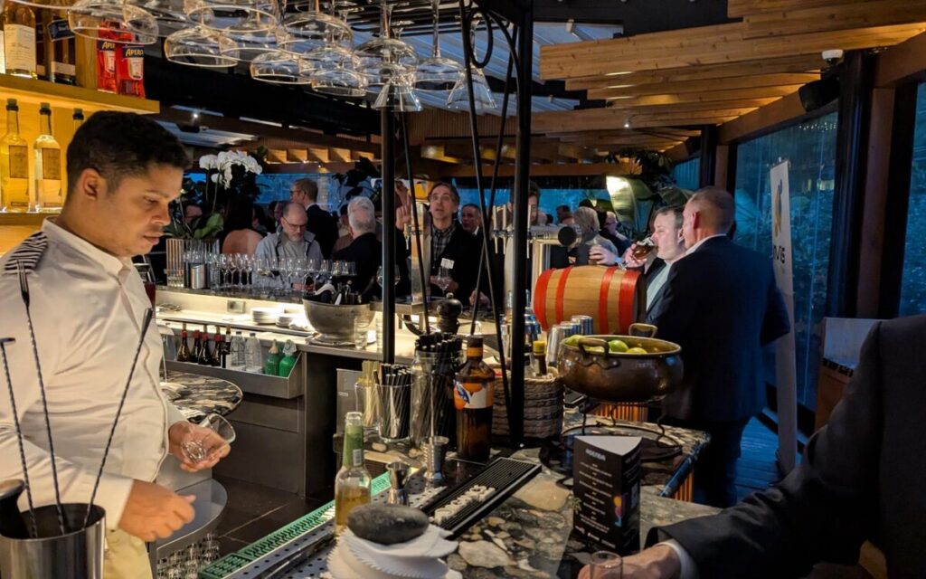 Impressionen des Sixteen:Nine-Mixers vor der ISE 2026 (Foto: invidis)