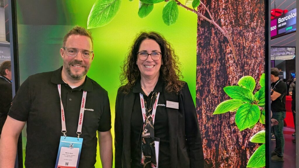 Martin Böhm und Elisabeth Dressler von Sharp (Foto: invidis)
