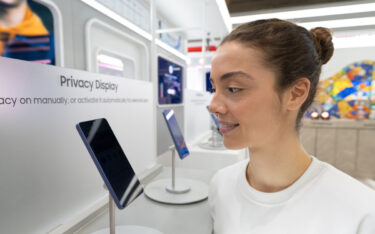 Flex Magic Pixel schützt per AI im Display vor neugierigen Seitenblicken. (Foto: Samsung Display)