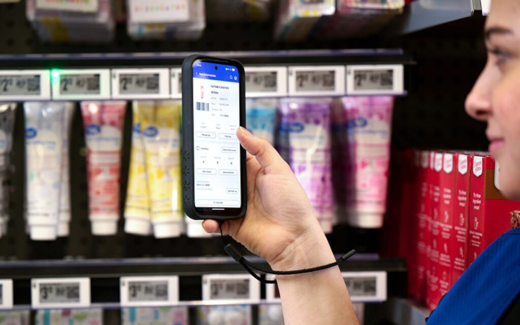 Die ESLs sollen Mitarbeitende bei der Inventur und Regalauffüllung entlasten. (Foto: Walmart)