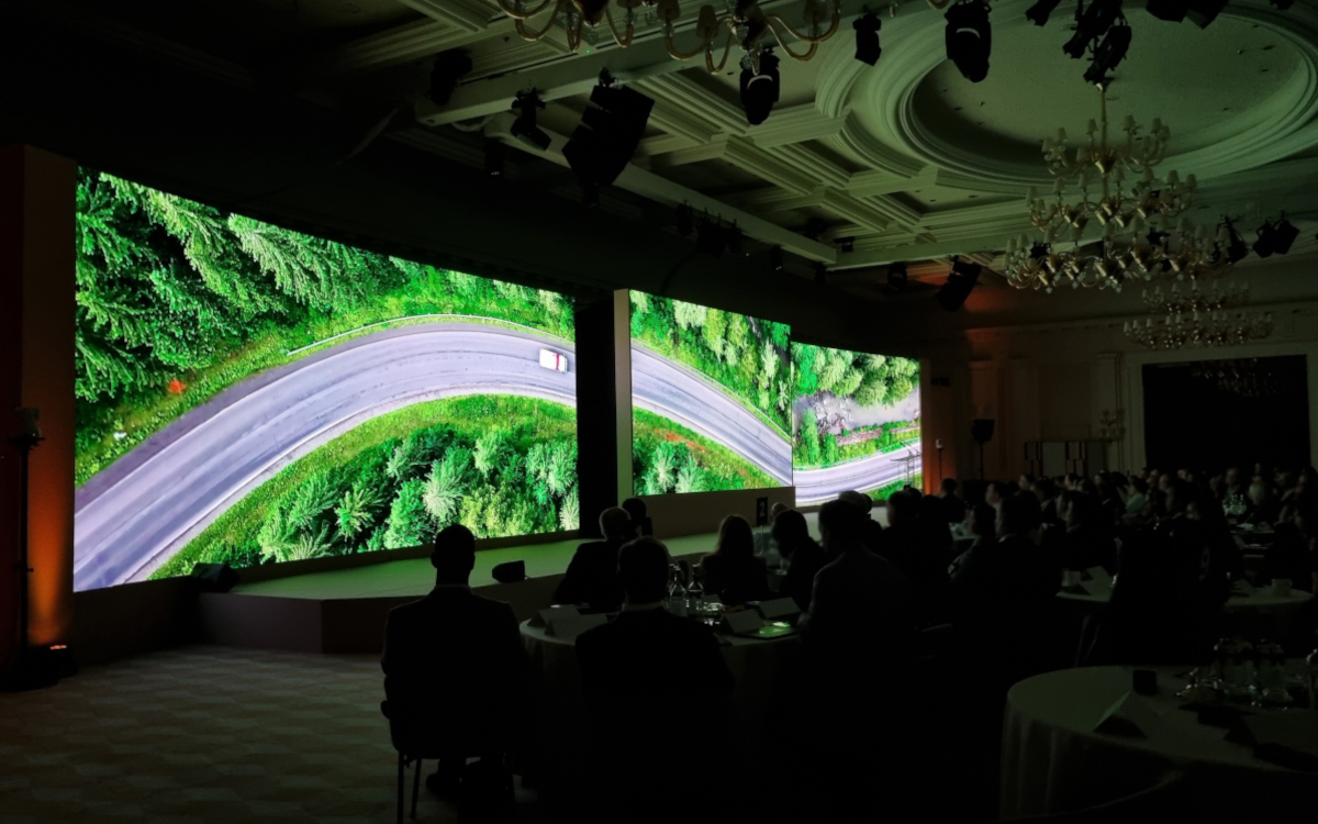Absen lieferte für den Global Leadership Summit die LED-Wall. (Foto: Absen)