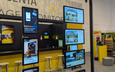 Die Winlution-Displays auf der Euroshop (Foto: invidis)