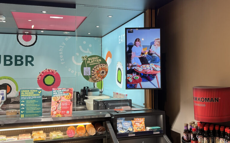 Eat-Happy-Standort mit Display (Foto: invidis)