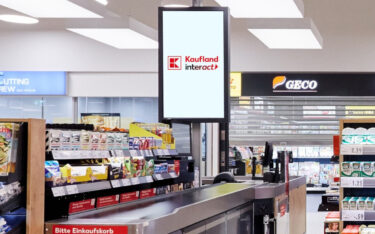 Auch die Kassenscreens von Kaufland sind in der neuen Retail-Media-Plattform integriert. (Foto: Kaufland)