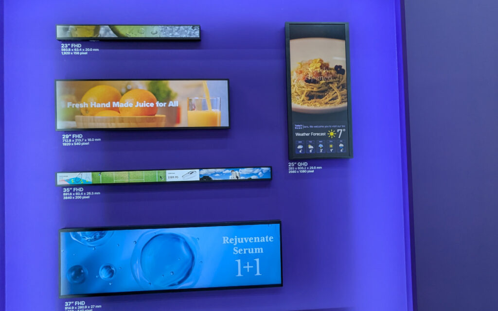 Neue Digital Signage-Screens von Solum auf der Euroshop 2026. (Foto: invidis)