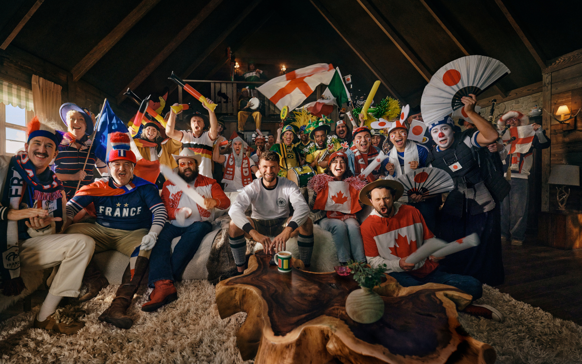 Thomas Müller ist das Gesicht der neuen Magenta-TV-Kampagne zur WM 2026. (Foto: Deutsche Telekom)