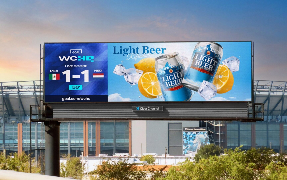 Clear Channel zeigt zur WM unter anderem Live-Scores über das landesweite DooH-Netz. (Foto: Clear Channel Outdoor)