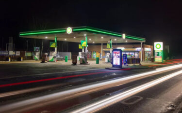 Wildstone baut die DooH-Infrastruktur an MFG-Tankstellen in UK weiter aus. (Foto: Wildstone)