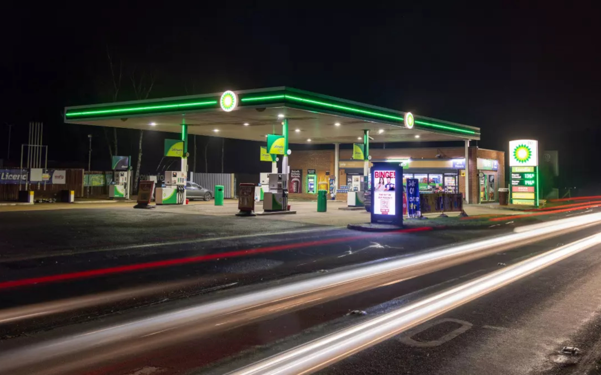 Wildstone baut die DooH-Infrastruktur an MFG-Tankstellen in UK weiter aus. (Foto: Wildstone)