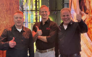 Von links: Thomas Randl, Vertriebsleiter bei Fournell, Erik Baum, Buisness Development EU bei ROE Visual und Holger Amann, Geschäftsführer bei Fournell (Foto: Roe Visual)