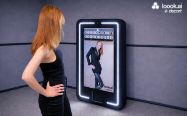 Die Smart-Mirror-Plattform Loook AI von Descart hat ein neues AI-Try-On-Feature. (Foto: LOOOK.AI)
