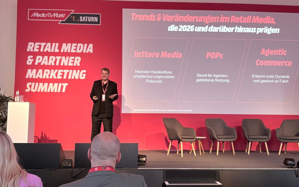 Torsten Ahlers, Managing Director Retail Media & Partner Marketing bei Mediamarktsaturn, bei seiner Keynote (Foto: invidis)