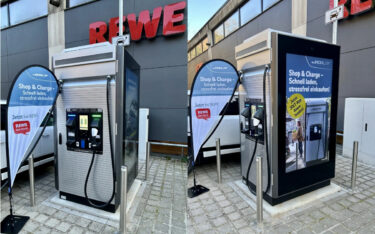 Rewe und Jolt Engery realisieren DooH-Flächen an E-Lädesäulen in Heidelberg. (Foto: JOLT Energy)