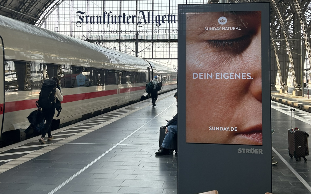 Der DooH-Rollout von Sunday Natural nutzt Smart-Audience-Daten. (Foto: Sunday Natural)