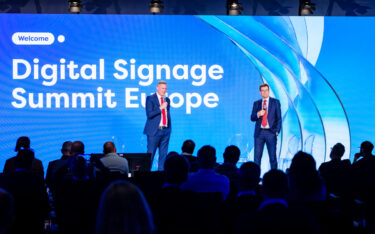 Florian Rotberg (links) und Stefan Schieker werden im Mai den DSS 2026 moderieren. (Foto: invidis)