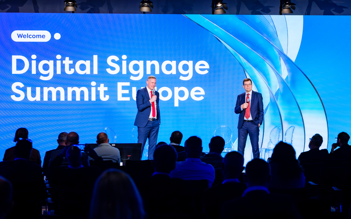 Florian Rotberg (links) und Stefan Schieker werden im Mai den DSS 2026 moderieren. (Foto: invidis)