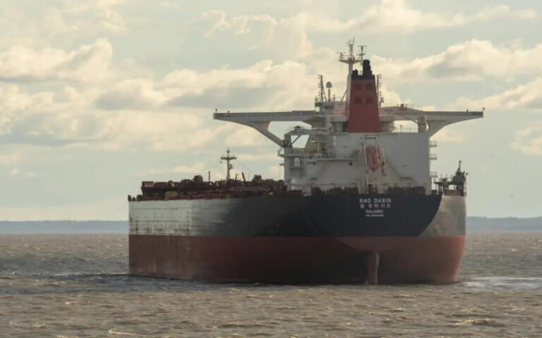 Die aktuelle Ölkrise könnte längerfristige Folgen für die Digital Signage-Branche haben. (Symbolbild: Vladimir Oprisko/Unsplash)