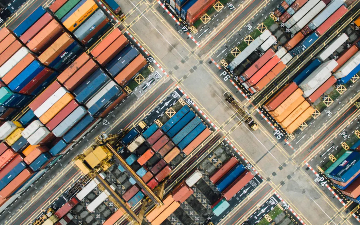 Die Logistik-Ketten verschieben sich. (Foto: CHUTTERSNAP/Unsplash)