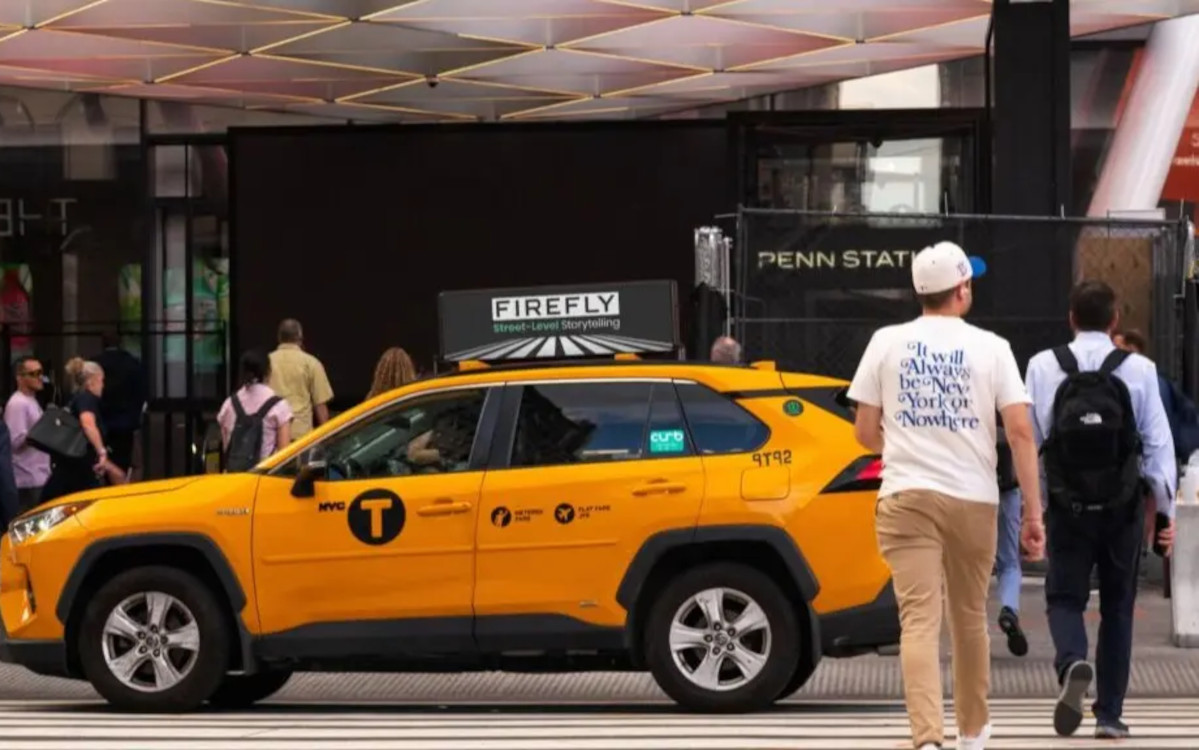 Taxi-DooH-Fläche von Firefly (Foto: Firefly)