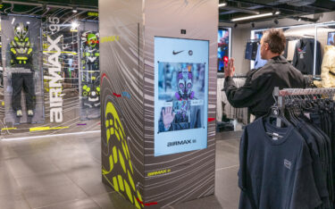 Smart-Mirror-Anwendung im JD-Flagshipstore (Foto: LOOOK.AI)