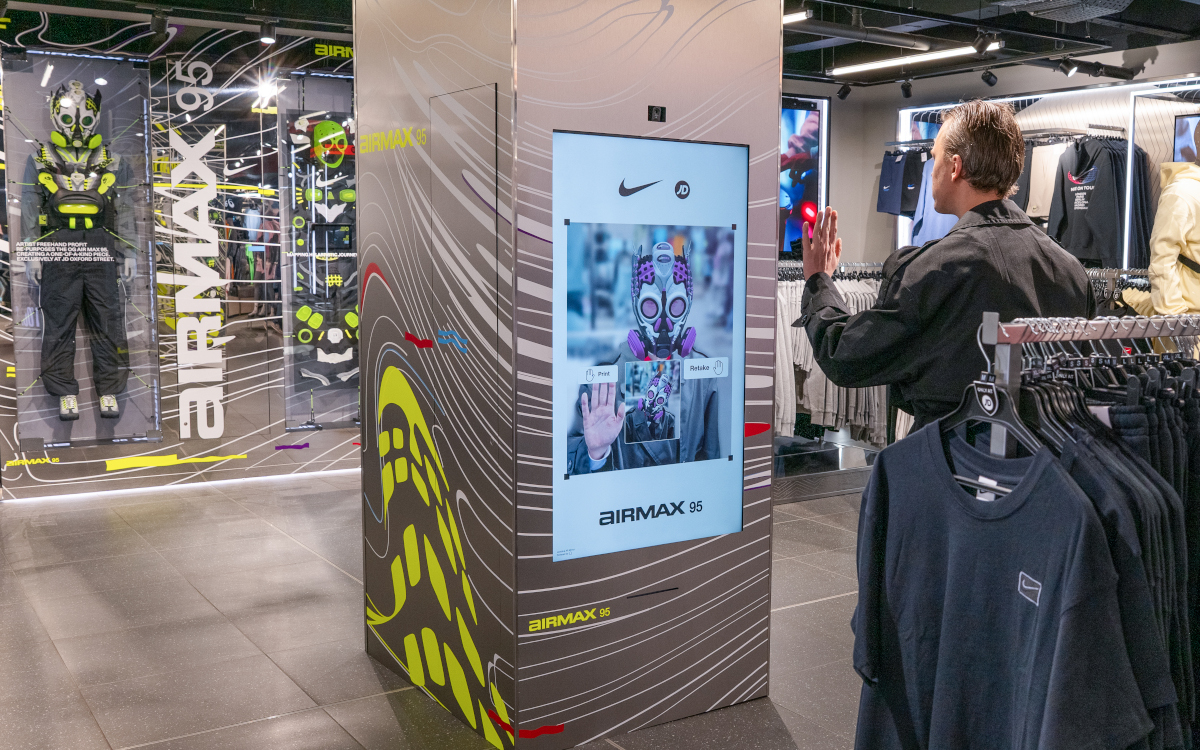 Smart-Mirror-Anwendung im JD-Flagshipstore (Foto: LOOOK.AI)