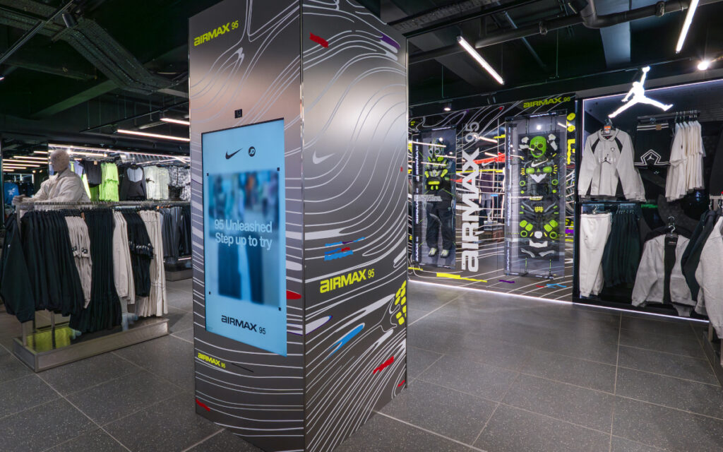 Smart-Mirror-Anwendung im JD-Flagshipstore (Foto: LOOOK.AI)