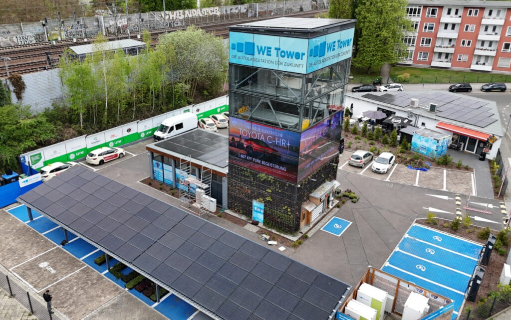 Toyota-Kampagne auf dem We-Tower (Foto: Rechargy)