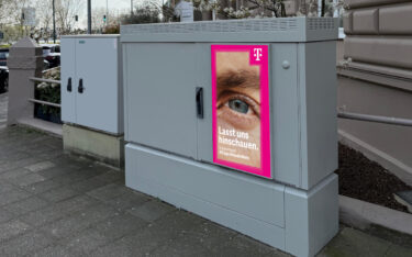 AWK Aussenwerbung und die Telekom vermarkten das neue Verteilerkasten-Netzwerk gemeinsam. (Foto: Telekom)