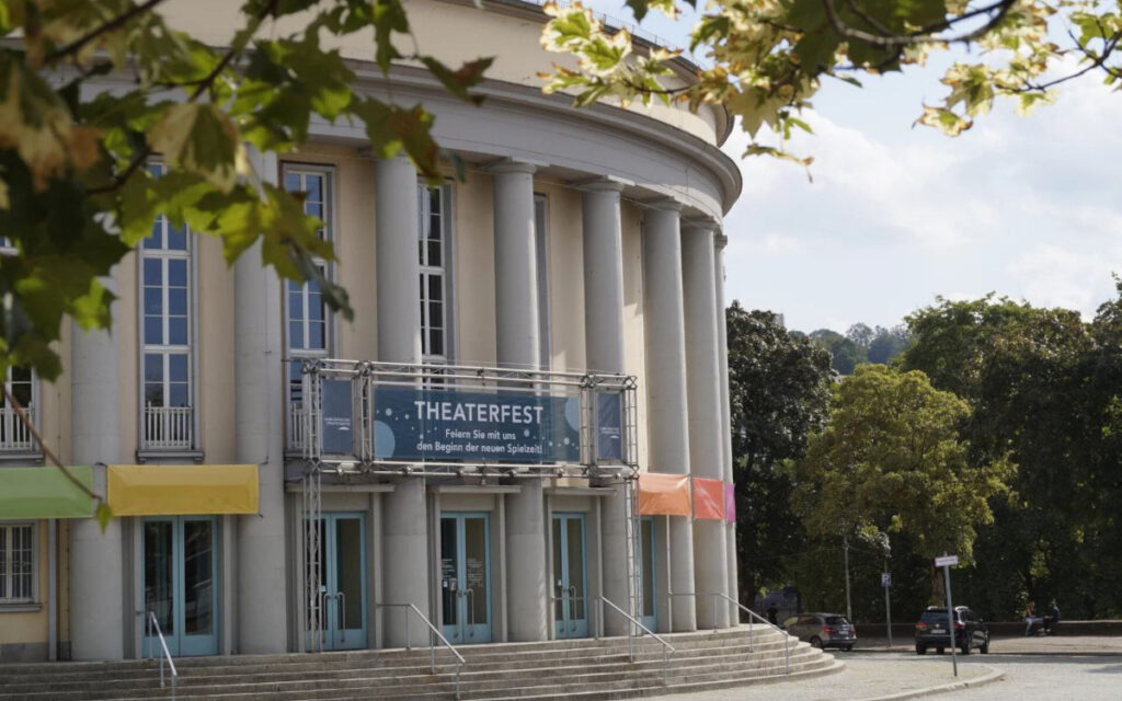 Die alte Traversenlösung (Foto: DooH Concept/PPDS)