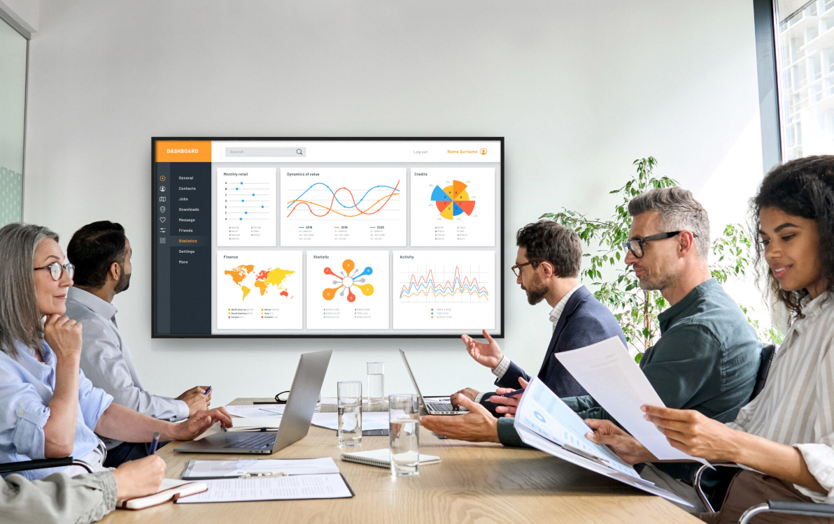 Kindermann stellt seine neue Display-Serie PD-50XX vor mit Anwendungsszenarien unter anderem in Corporate. (Foto: Kindermann AG)