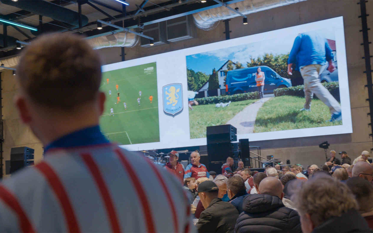 Die neue Ultrawide-LED im Warehouse dient als zentrales Element für die Spieltagsunterhaltung und Firmenveranstaltungen am Villa Park. (Foto: ADI)