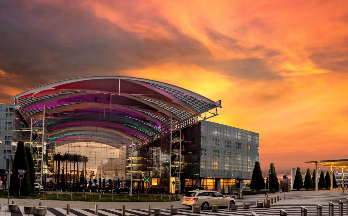 Der DSS findet seit 16 Jahren im Hilton Munich Airport statt. (Foto: invidis)