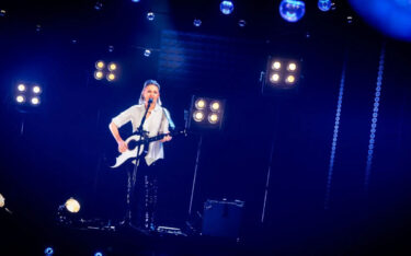 KT Tunstall als Avatar, der auf einer Bühne performt. (Foto: Brompton Technology/ROE Visuals)