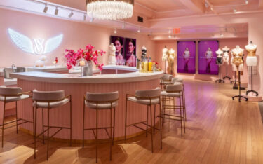 Crown TV installierte neue Screens im Flagship-Store von Victoria's Secret. (Foto: Crown TV)