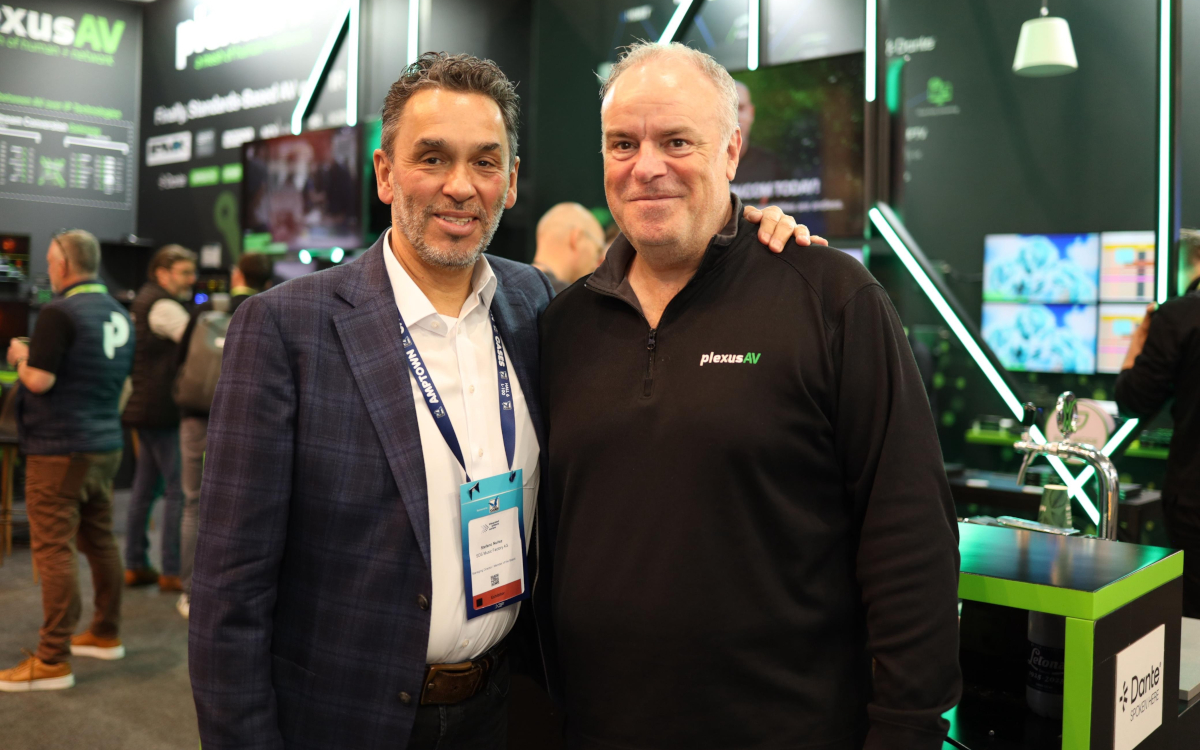 Stefano Nuñez, Managing Director bei Music Factory (links) und Arthur Brockhoff, Regional Sales Manager EMEA bei PlexusAV (Foto: PlexusAV)