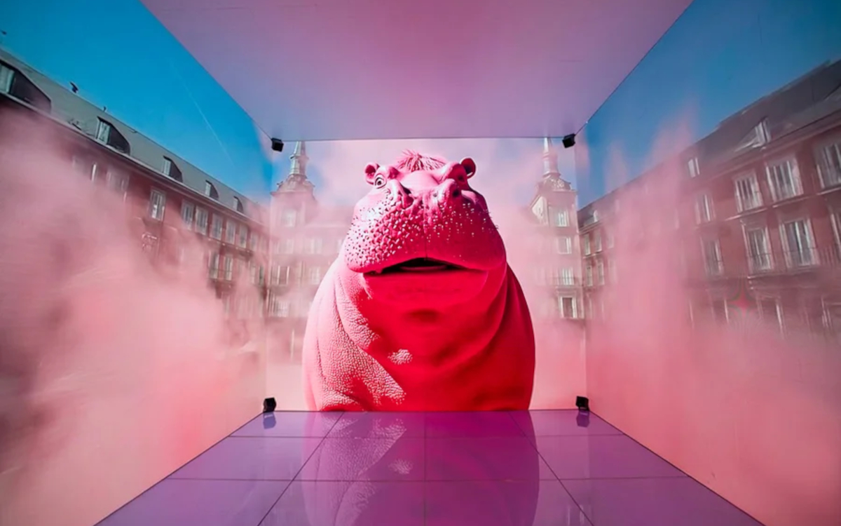 Ein LED-Cube ist dauerhaft im Flagship-Store von Télefonica in Madrid. (Foto: Dalziel & Pow)