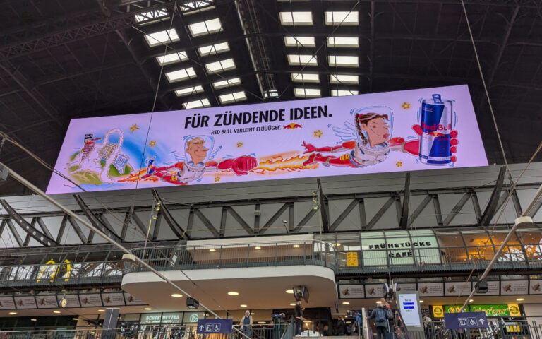 The Whale von Ströer am Hamburger Hauptbahnhof (Foto: invidis)