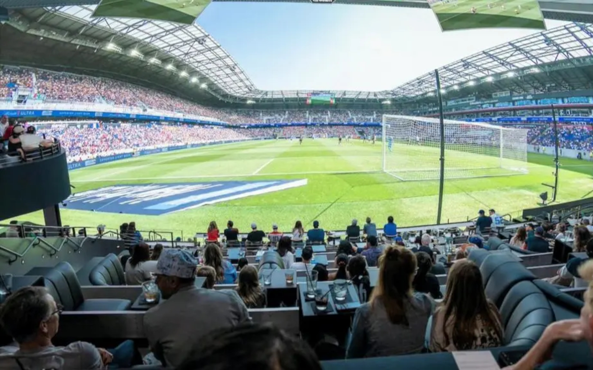 Cosm und Fox Sports zeigen WM-Spiele in drei Städten als immersives Shared-Reality-Erlebnis. (Foto: Cosm)