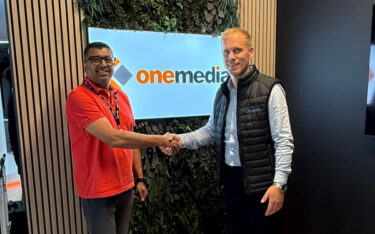 Babar Syed (links), Commercial Director bei Onemedia, und Stephan Sloot, Sales Director bei Purelink (Foto: PureLink)