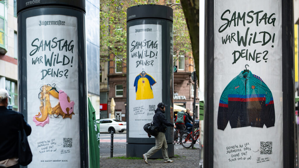 Die gefundenen Gegenstände auf den City-Light-Säulen von Ströer in Köln (Foto: Mediaplus)