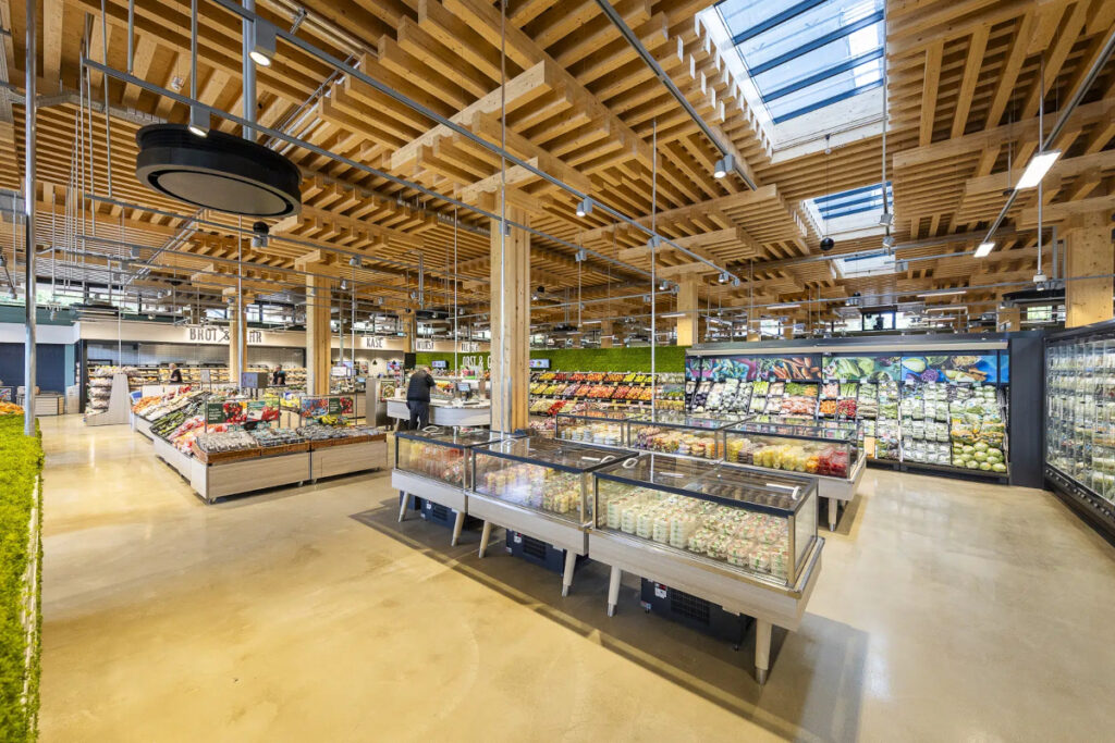 Das Tragwerk im Inneren besteht aus einem modularem Holzbau (Foto: Christoph Grosse)