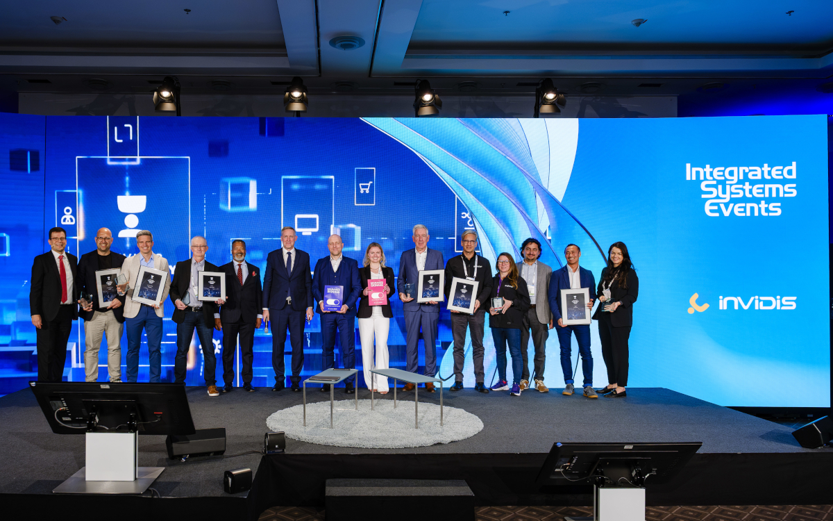 Am 20. und 21. Mai 2026 trifft sich die globale Digital Signage-Branche im Hilton Munich Airport. (Foto: invidis)